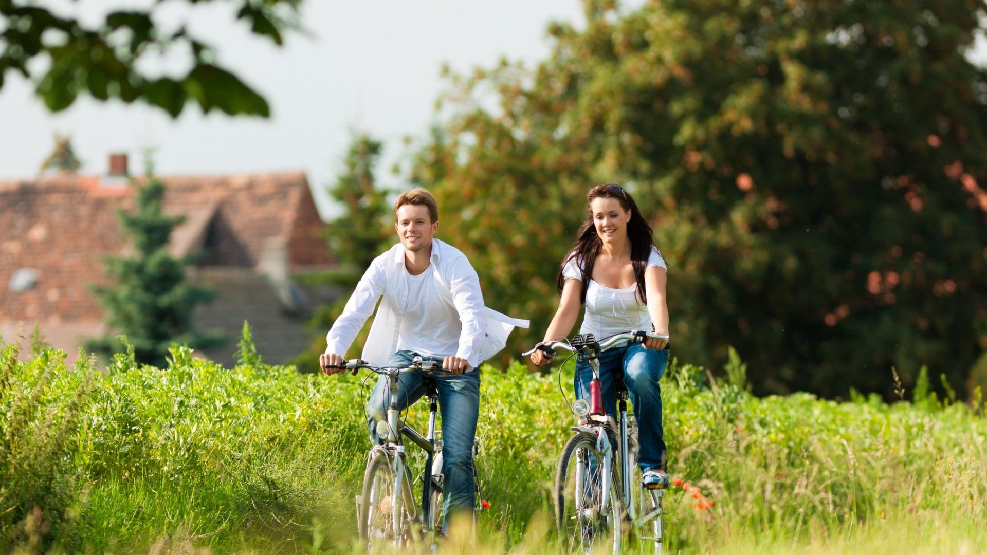 Samen op de fiets in het groen