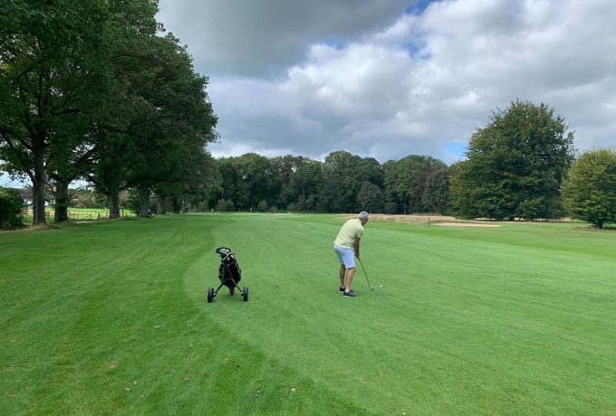 Groene fairways op een Achterhoekse golfbaan